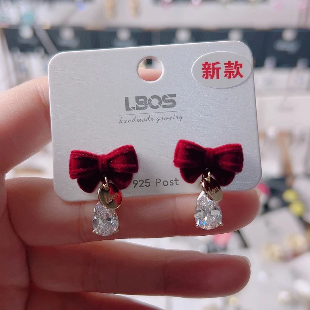 锆石纯铜合金耳环是什么