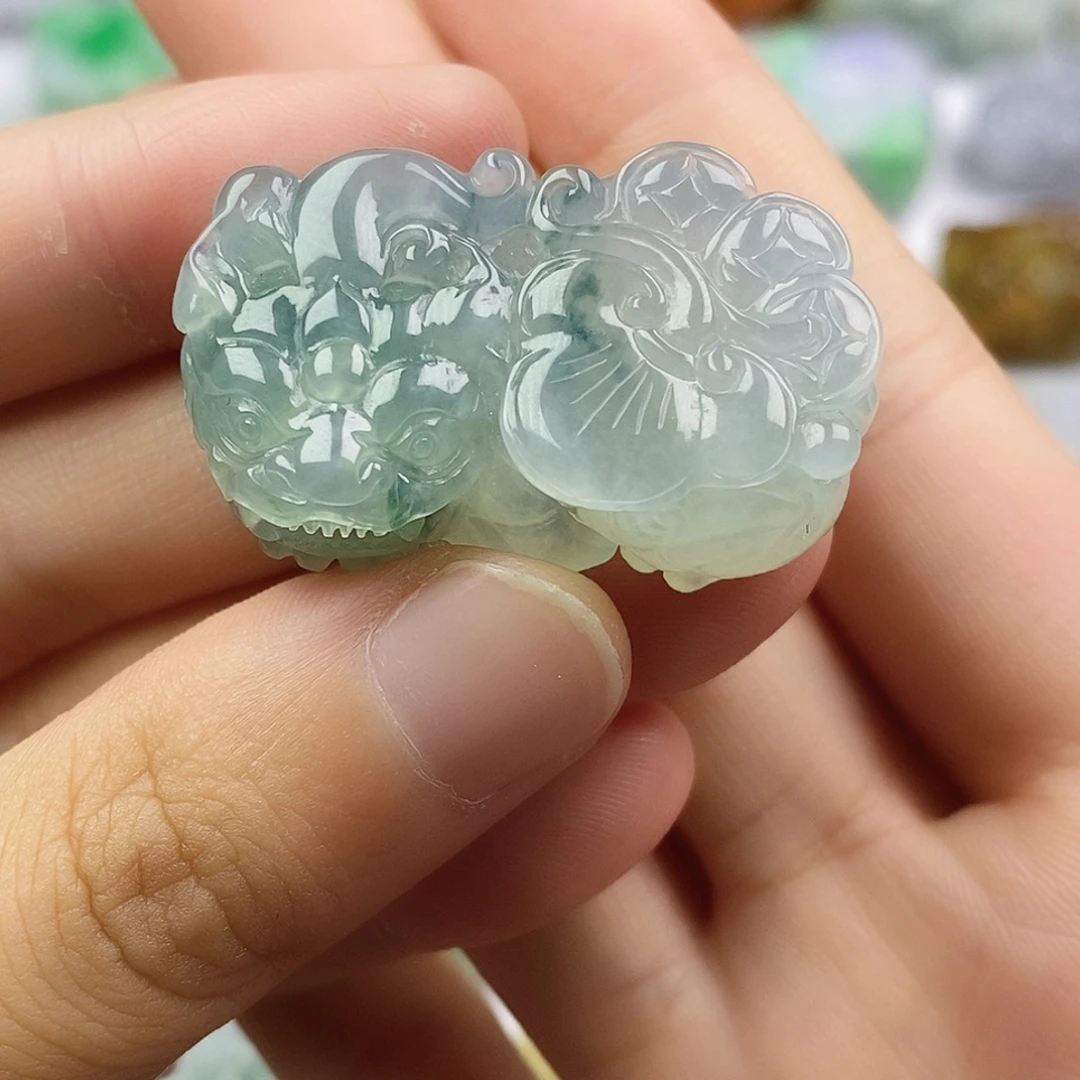 翡翠未镶嵌颈饰貔貅