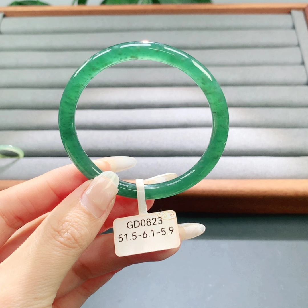 翡翠未镶嵌手镯天然