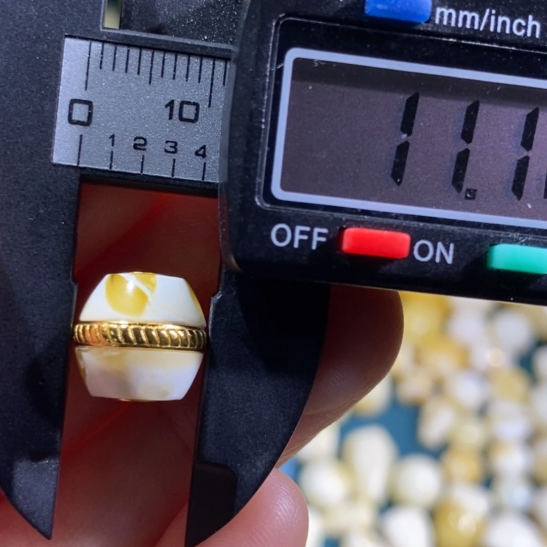 蜜蜡裸石未镶嵌配饰