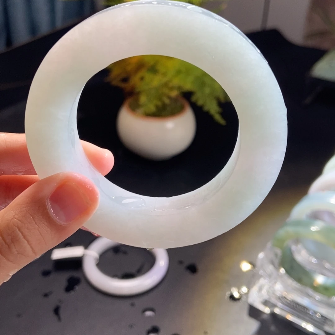 蜜***蜜定制翡翠未镶嵌翡翠手镯