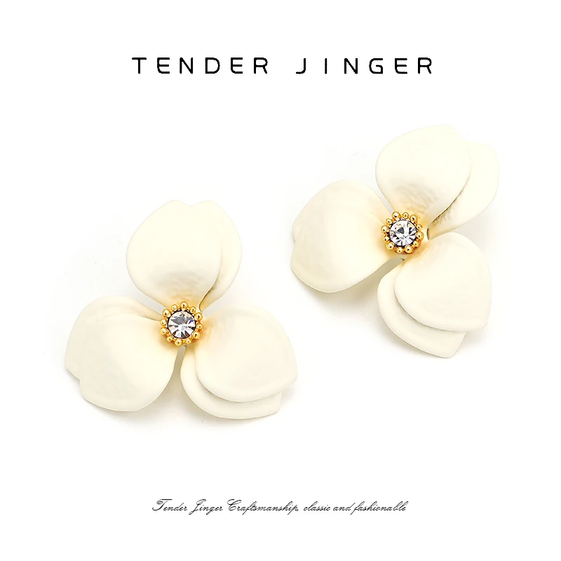 Tender Jinger 铜合金耳饰 25新款白色栀子花耳环时尚百搭
