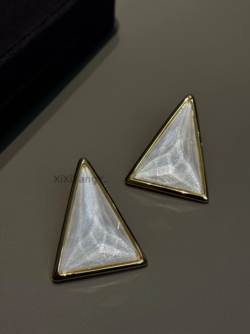 “三角贝”小众买手店设计师款三角形款百搭精致耳环耳钉