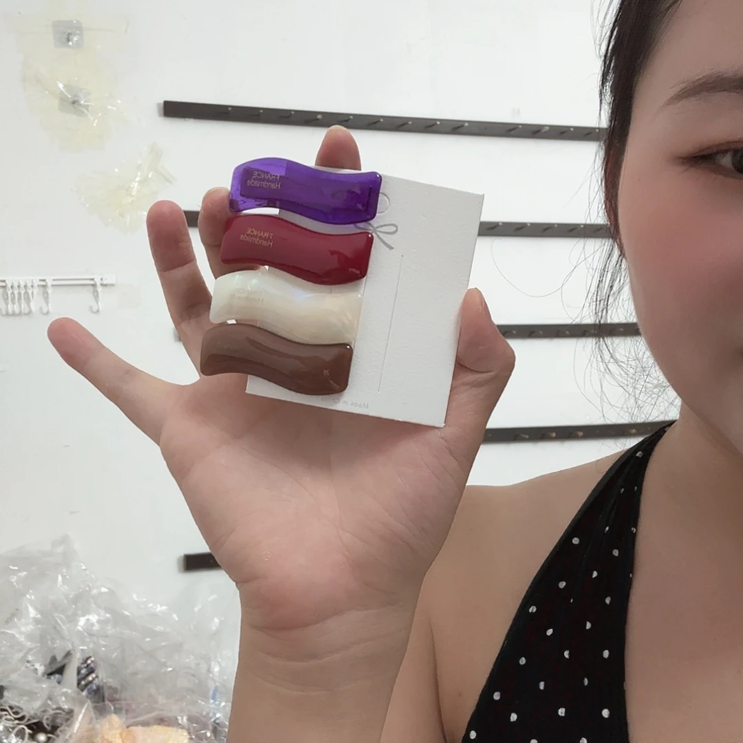 铁合金合成立方氧化锆随机发2个