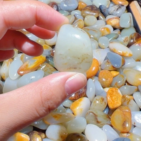 和田玉（糖玉）未镶嵌颈饰16.8克