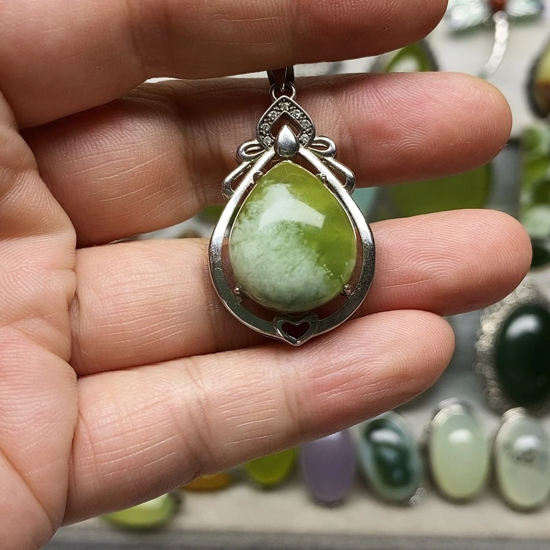 蛇纹石玉银S925镶嵌吊坠