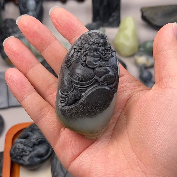 桐***阳颈饰未镶嵌和田玉