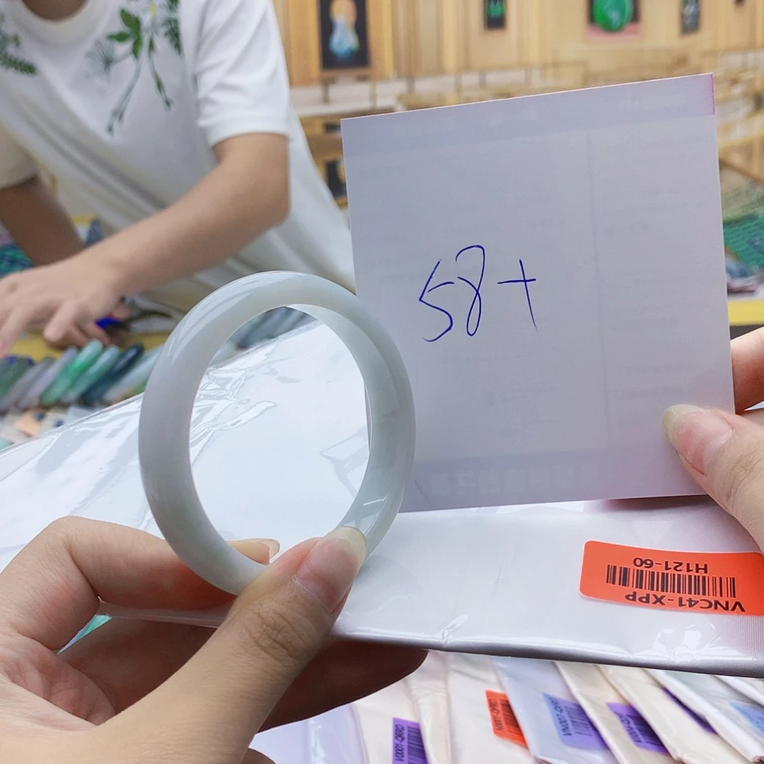 翡翠手镯未镶嵌9999……