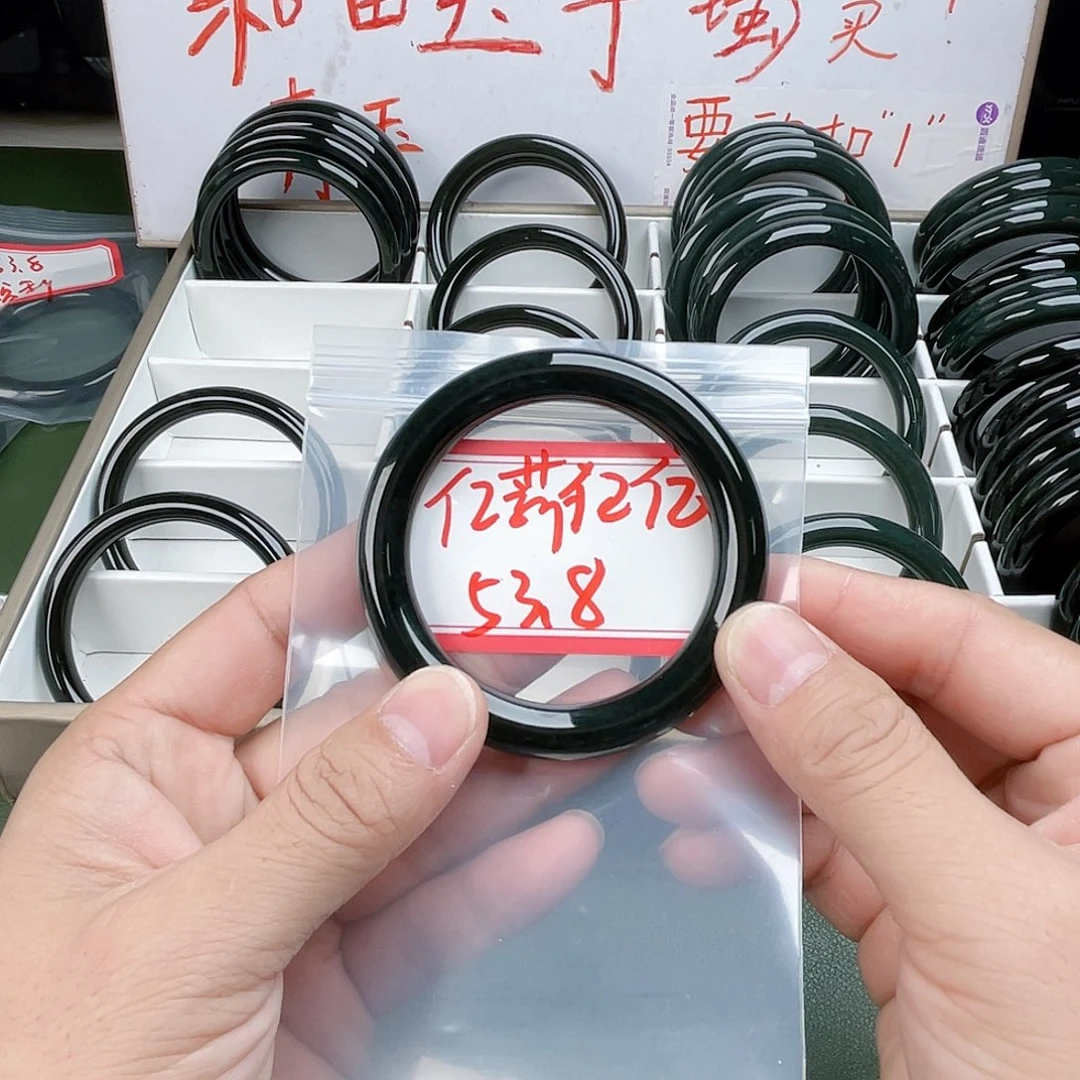 亿***亿和田玉未镶嵌手镯