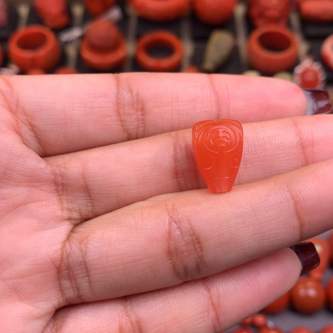 南红玛瑙未镶嵌博古纹三通9+