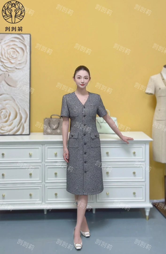 剀剀莉（幻影V领）夏季新款醋酸莱赛尔桑蚕丝绵羊毛混纺灰色连衣裙