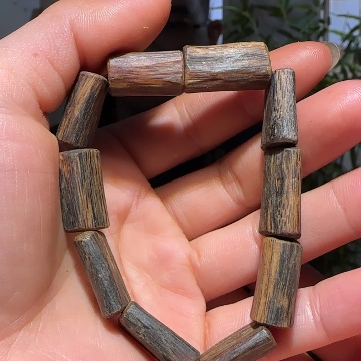 沉香手串乌身圆叶手串10.7克