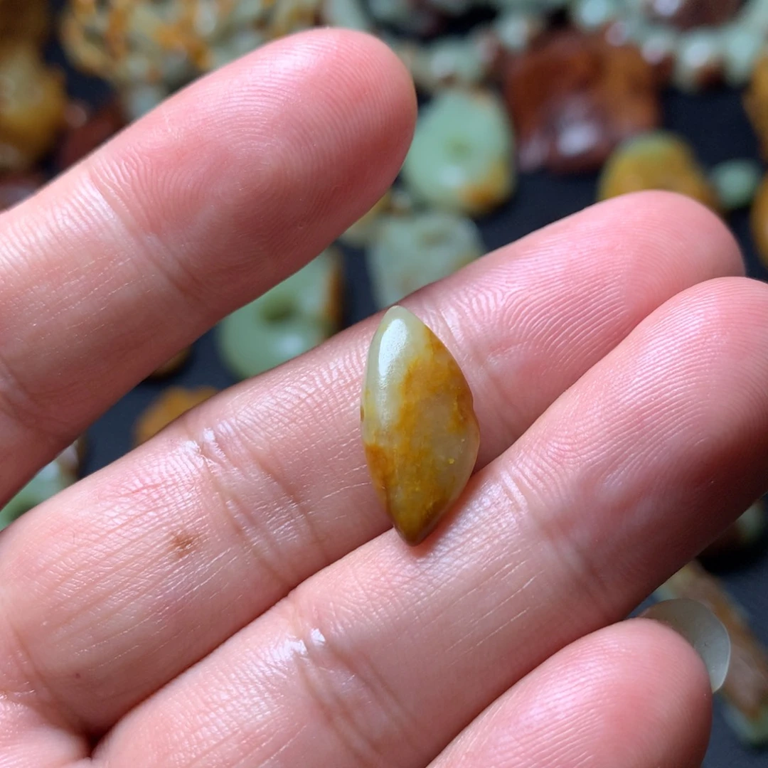 诺***.岫岩河磨玉（透闪石质玉）未镶嵌颈饰