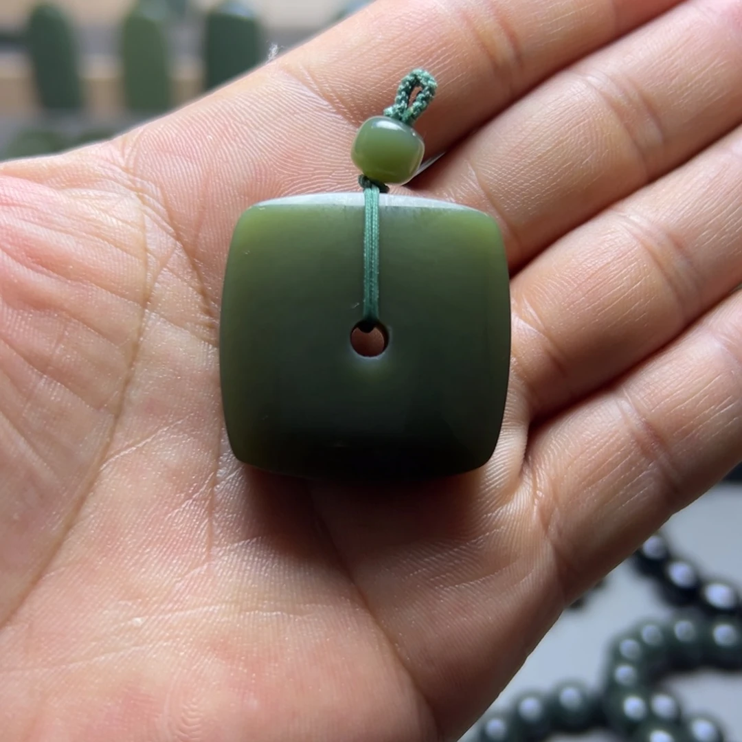 和田玉未镶嵌手链沙枣青豆青平安扣