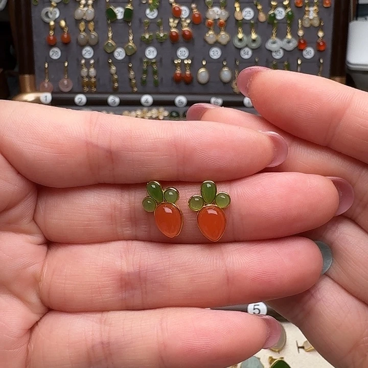 是****和田玉银S925镶嵌耳饰