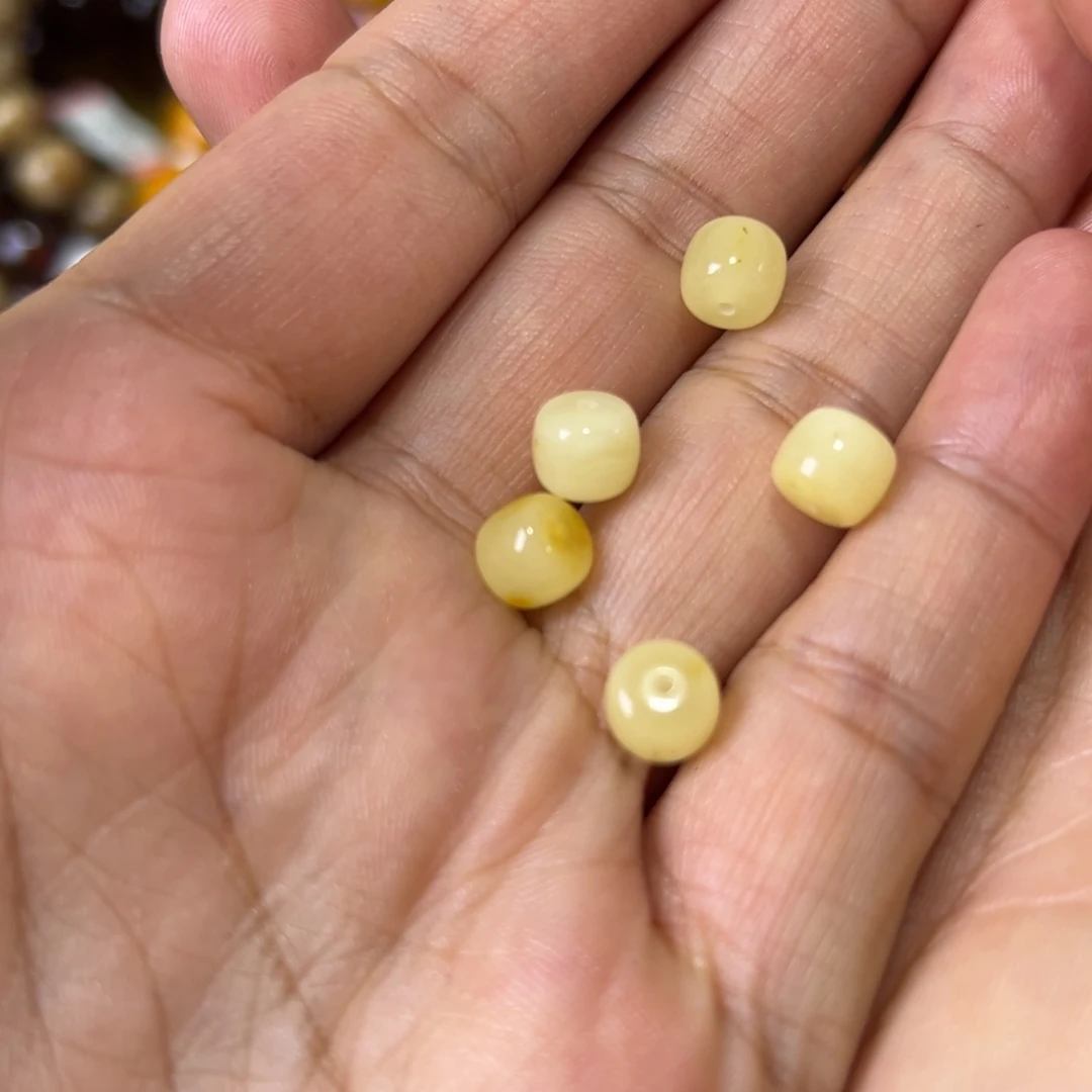 未镶嵌琥珀珠宝奇石898发其中一个