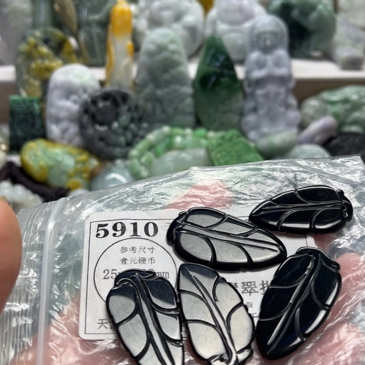 翡翠未镶嵌颈饰5910