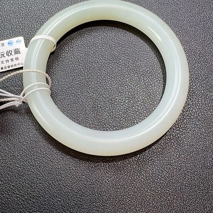 解***馆和田玉未镶嵌颈饰