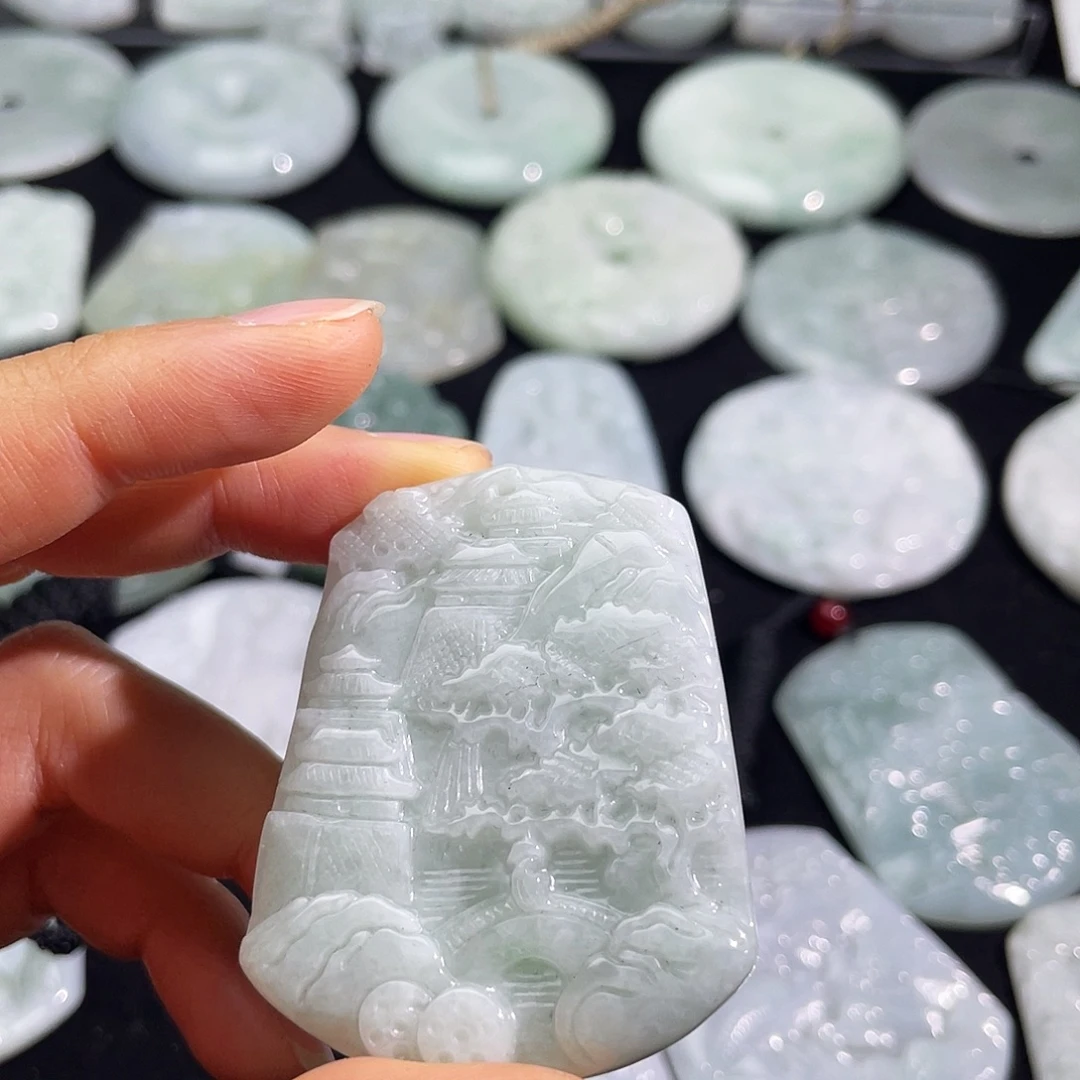 翡翠未镶嵌颈饰山水牌