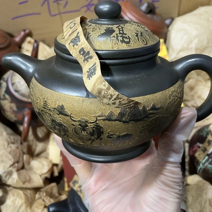 茶壶紫砂原矿泥，手工制作一把紫砂壶。