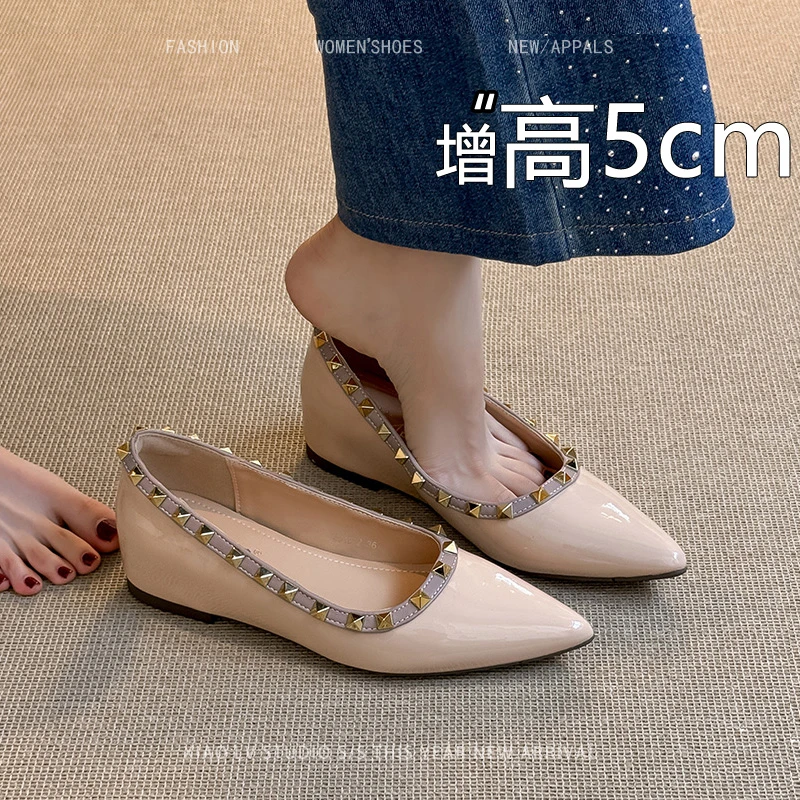 铆钉尖头平底单鞋女2025夏季浅口裸色内增高大码女鞋子41到43瓢鞋