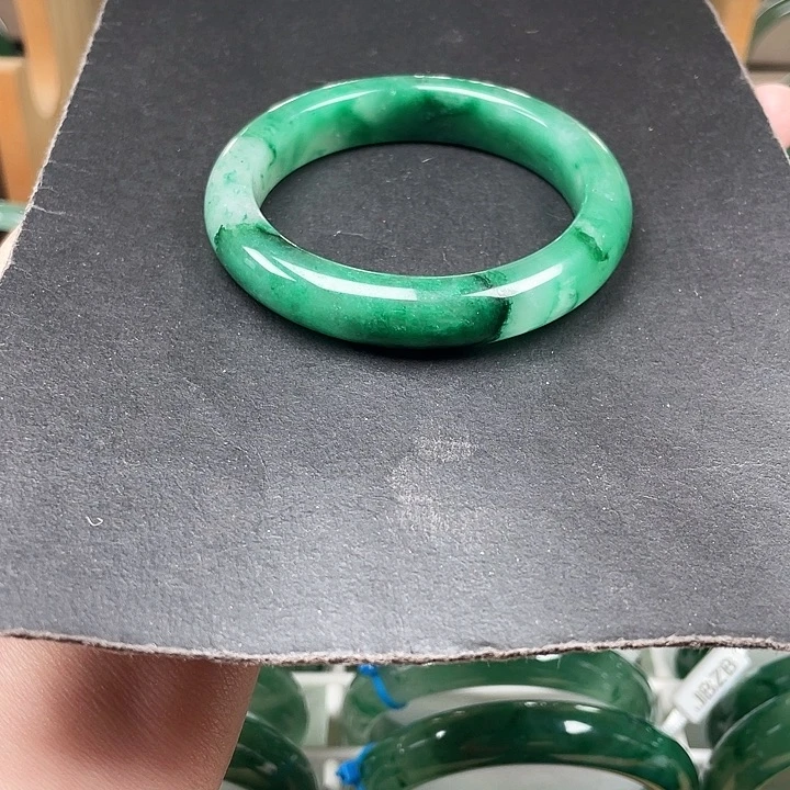 未镶嵌手镯石英质玉