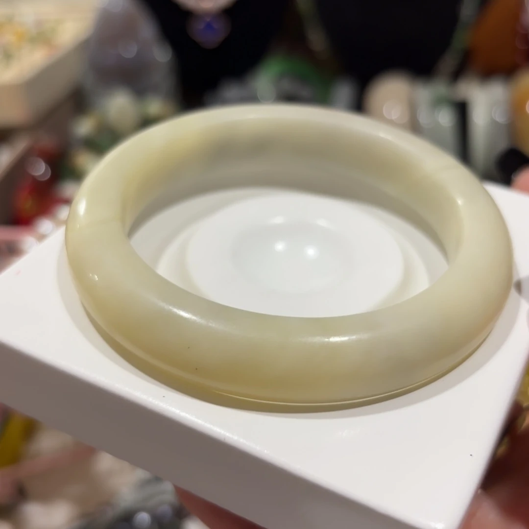 岫岩老玉（透闪石质玉）未镶嵌手镯8181814