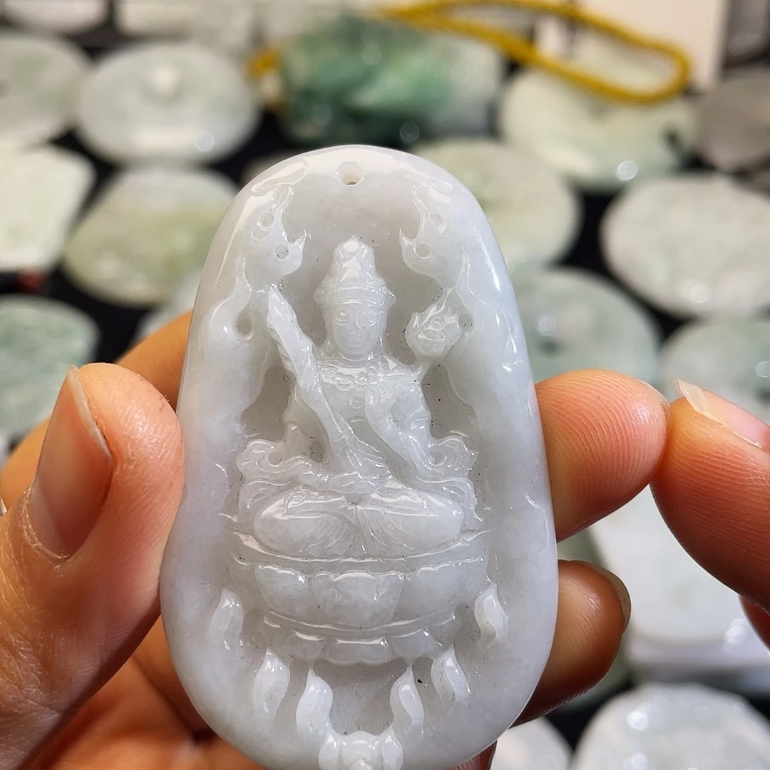 翡翠未镶嵌颈饰观音