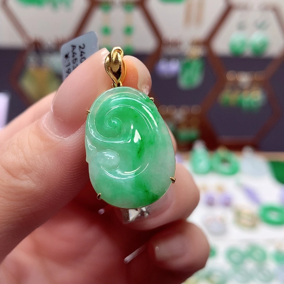 翡翠项链18K金镶嵌天然翡翠