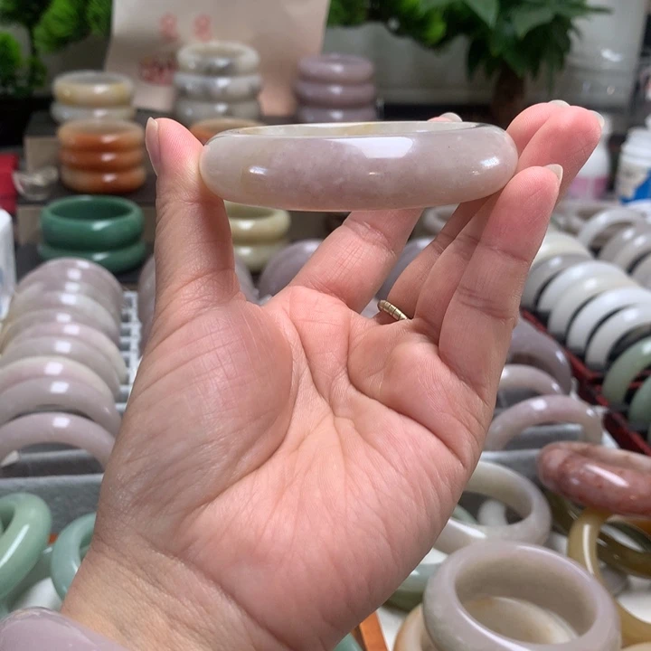 石英质玉未镶嵌手镯