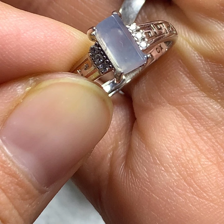 翡翠未镶嵌戒指银托镶嵌，可直接佩戴