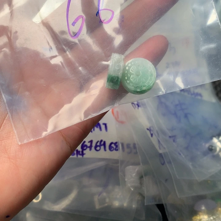 定制翡翠未镶嵌红*六