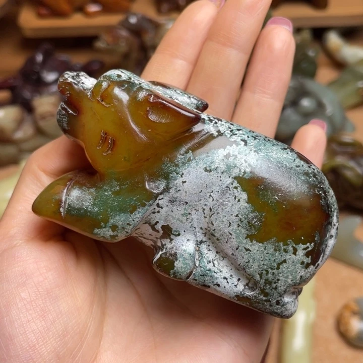 蛇纹石玉未镶嵌颈饰