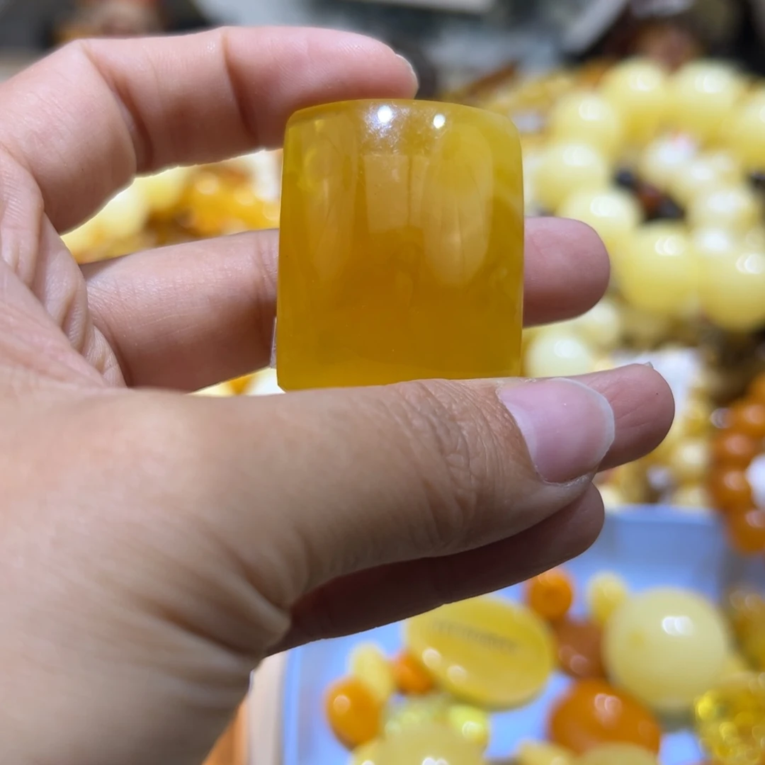 琥珀珠宝奇石未镶嵌