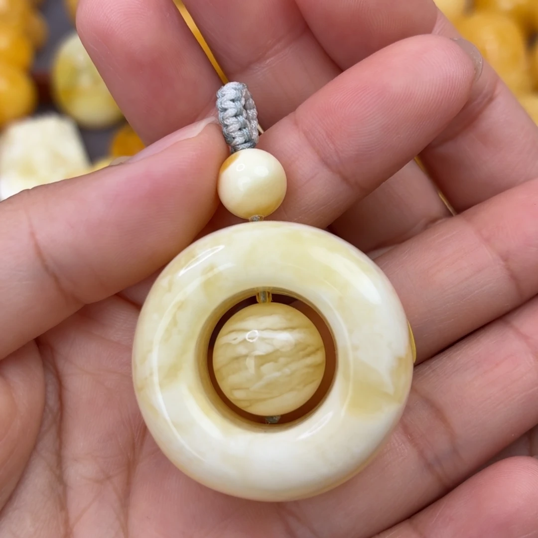 蜜蜡未镶嵌吊坠(不含链)同心扣