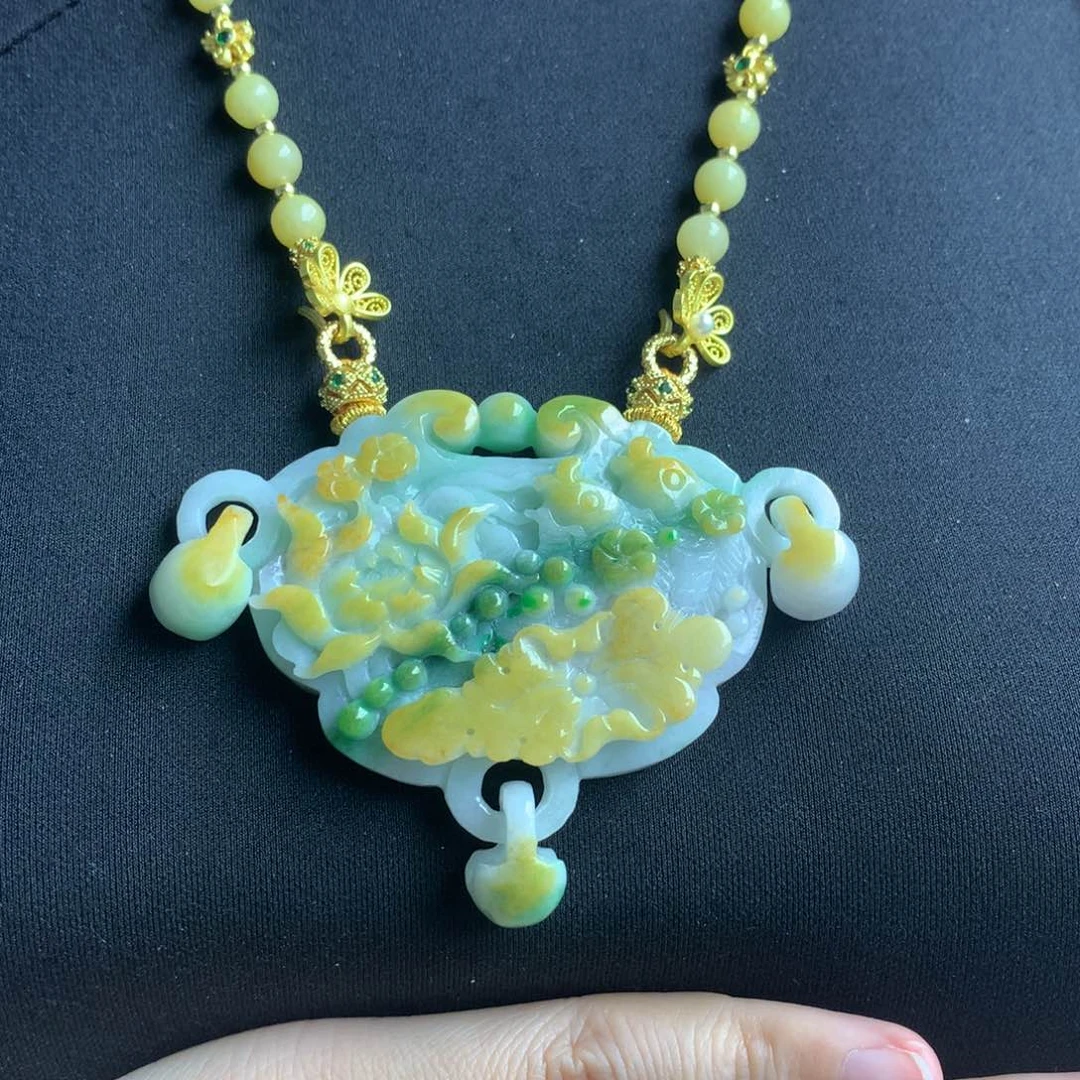 翡翠颈饰未镶嵌翡翠