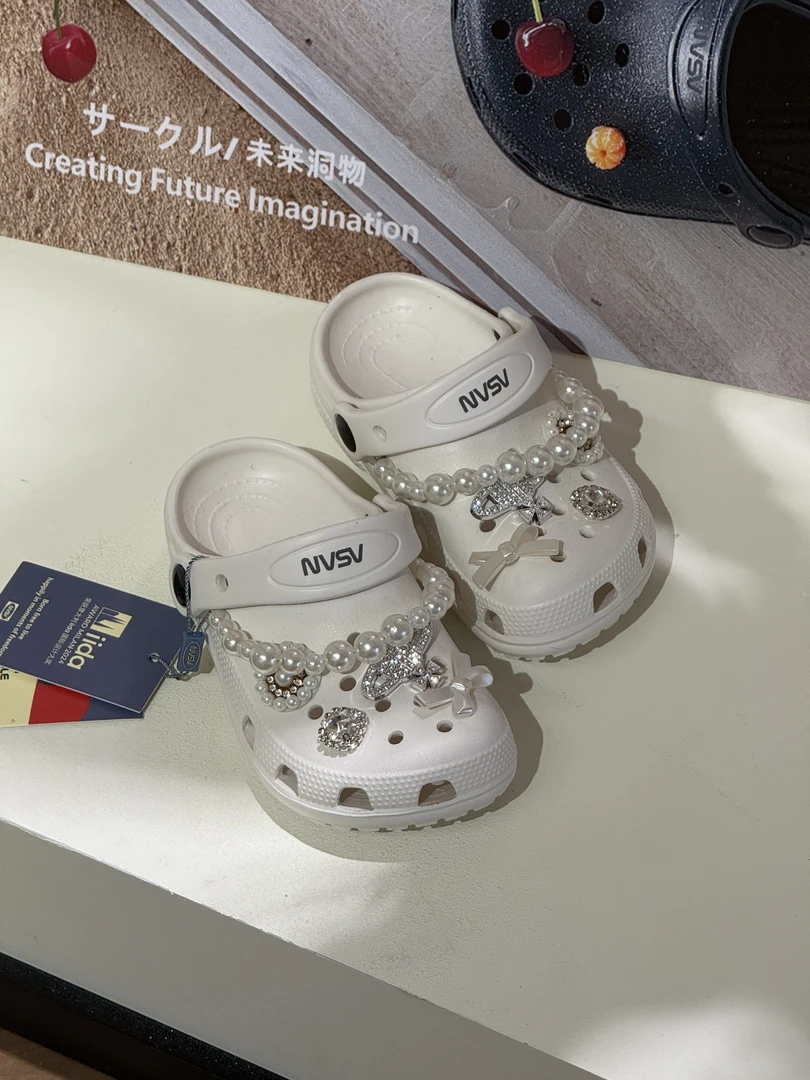 【haobaby童鞋】2025夏字母钻钻珍珠串珠洞洞鞋0076