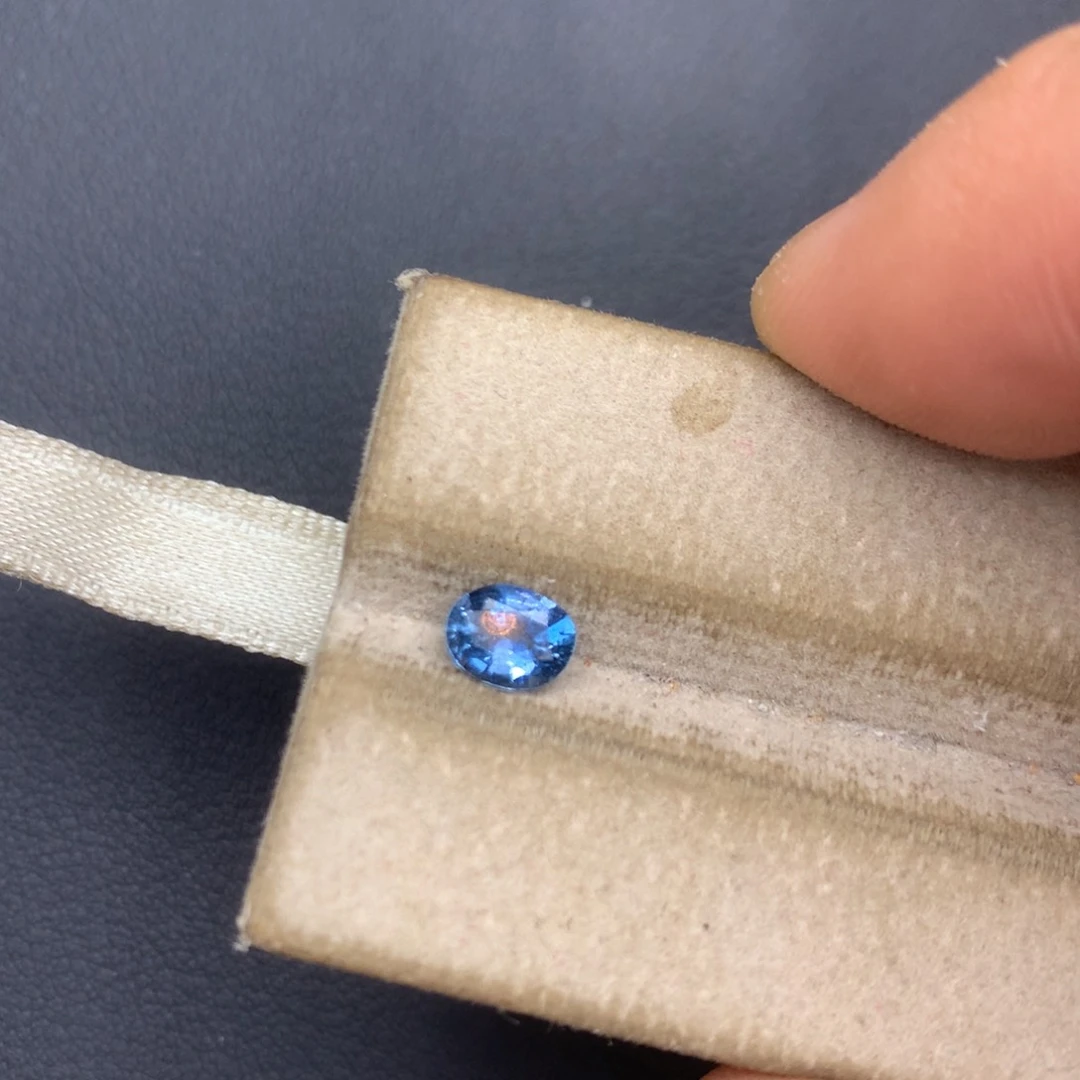 海蓝宝石裸石未镶嵌0.56ct超圣