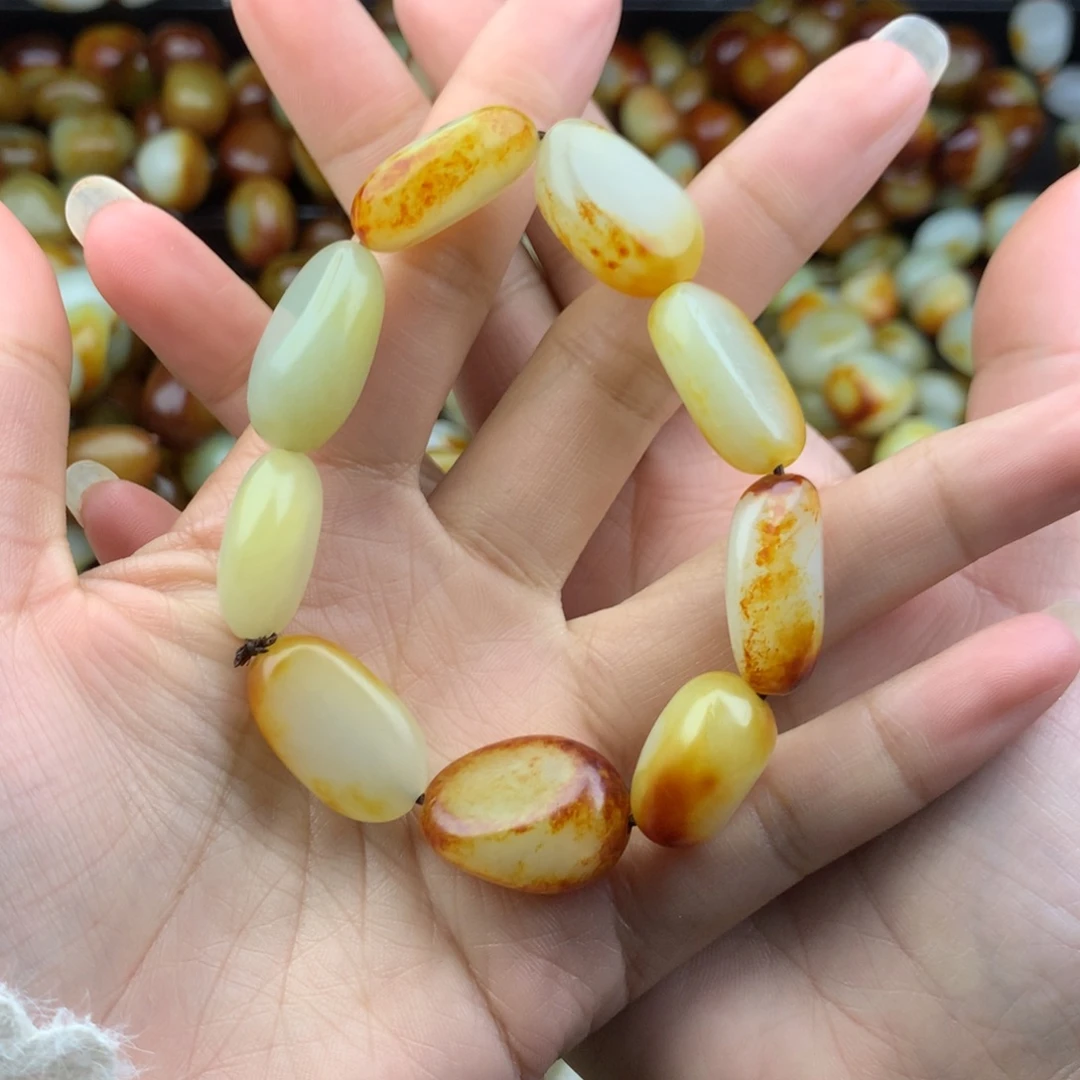 小***家和田玉未镶嵌手链