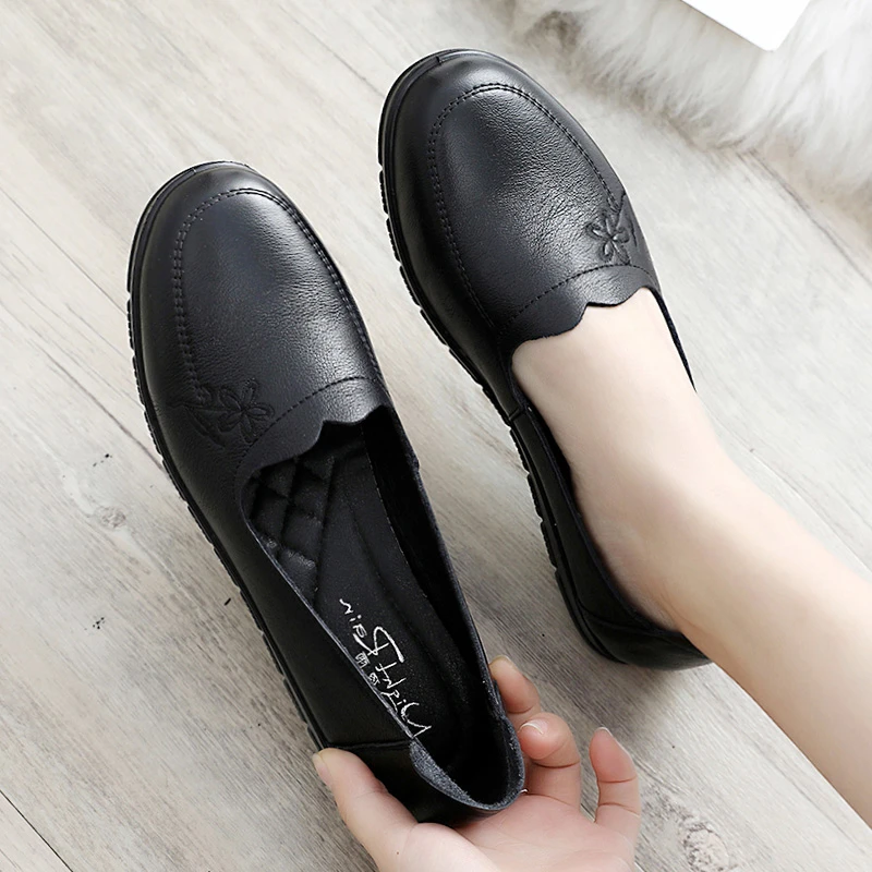 【万达撤柜】妈妈鞋子真皮软底单鞋中老年女鞋舒适中年老人皮鞋防