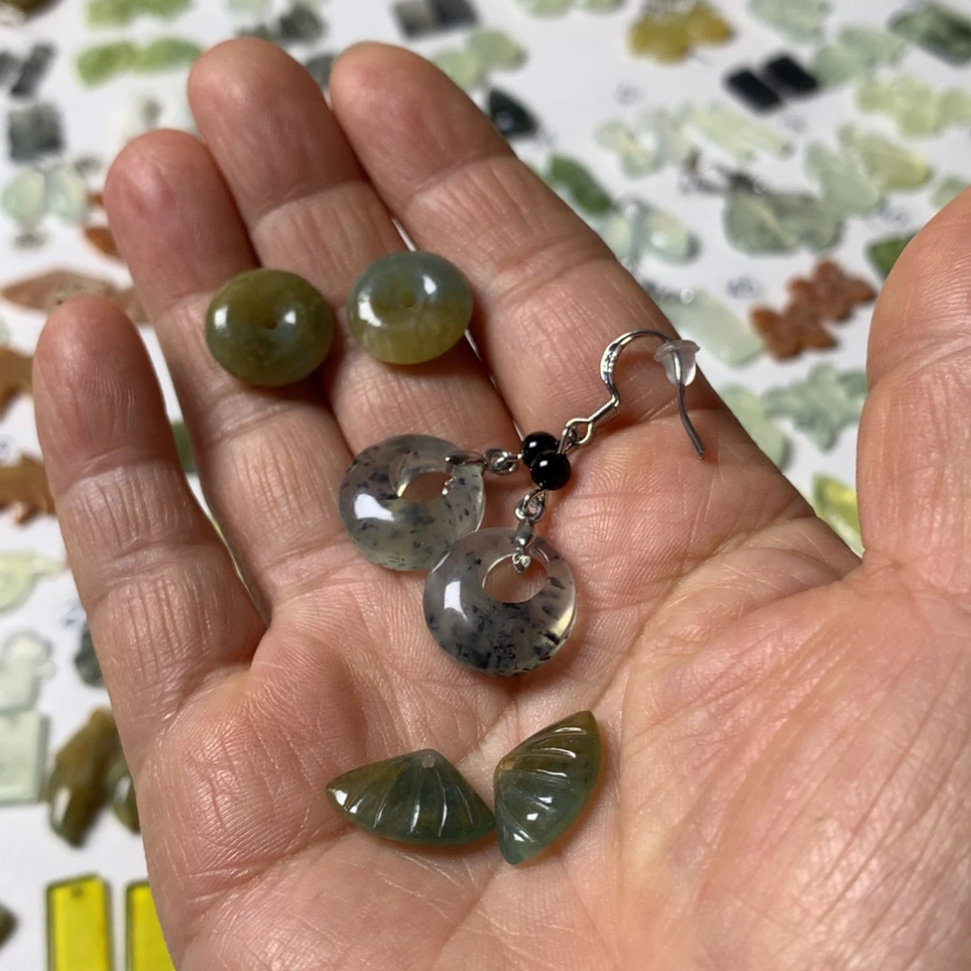 芳***华蛇纹石玉合金耳环