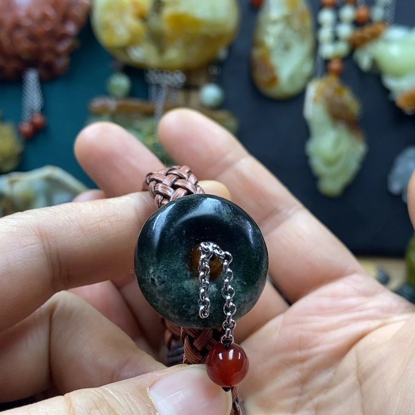 【闪购商品】蛇纹石玉手牌未镶嵌