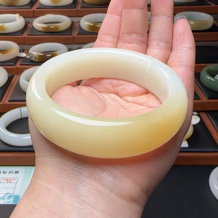 和田玉未镶嵌手镯60.6