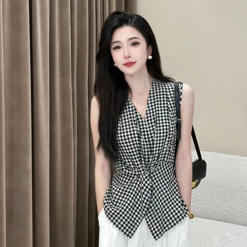 2025夏季新款设计感v领扭结黑白格子背心衬衫女收腰显瘦无袖上衣