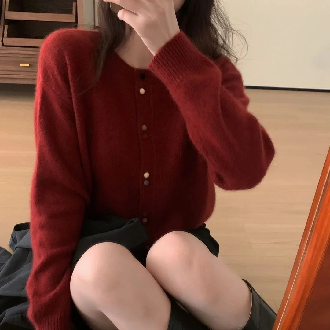 秋冬季时髦洋气过年红色短款开衫针织衫慵懒风圆领毛衣女外套上衣