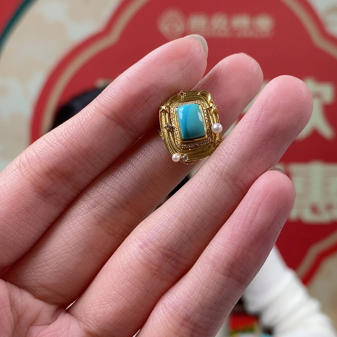 绿松石18K金镶嵌挂件