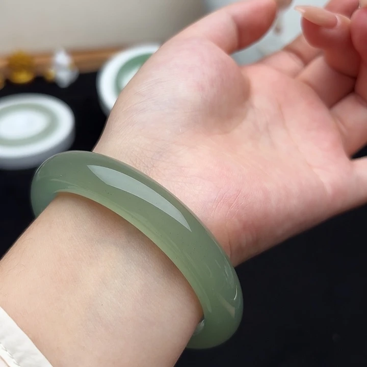 石英岩玉未镶嵌手镯61.5