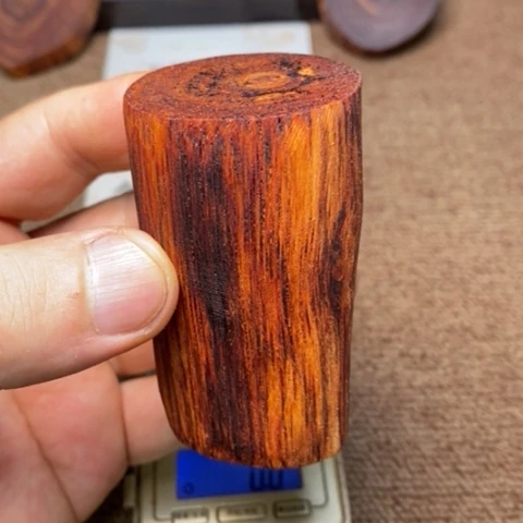 藤类120克降真香白油手把件