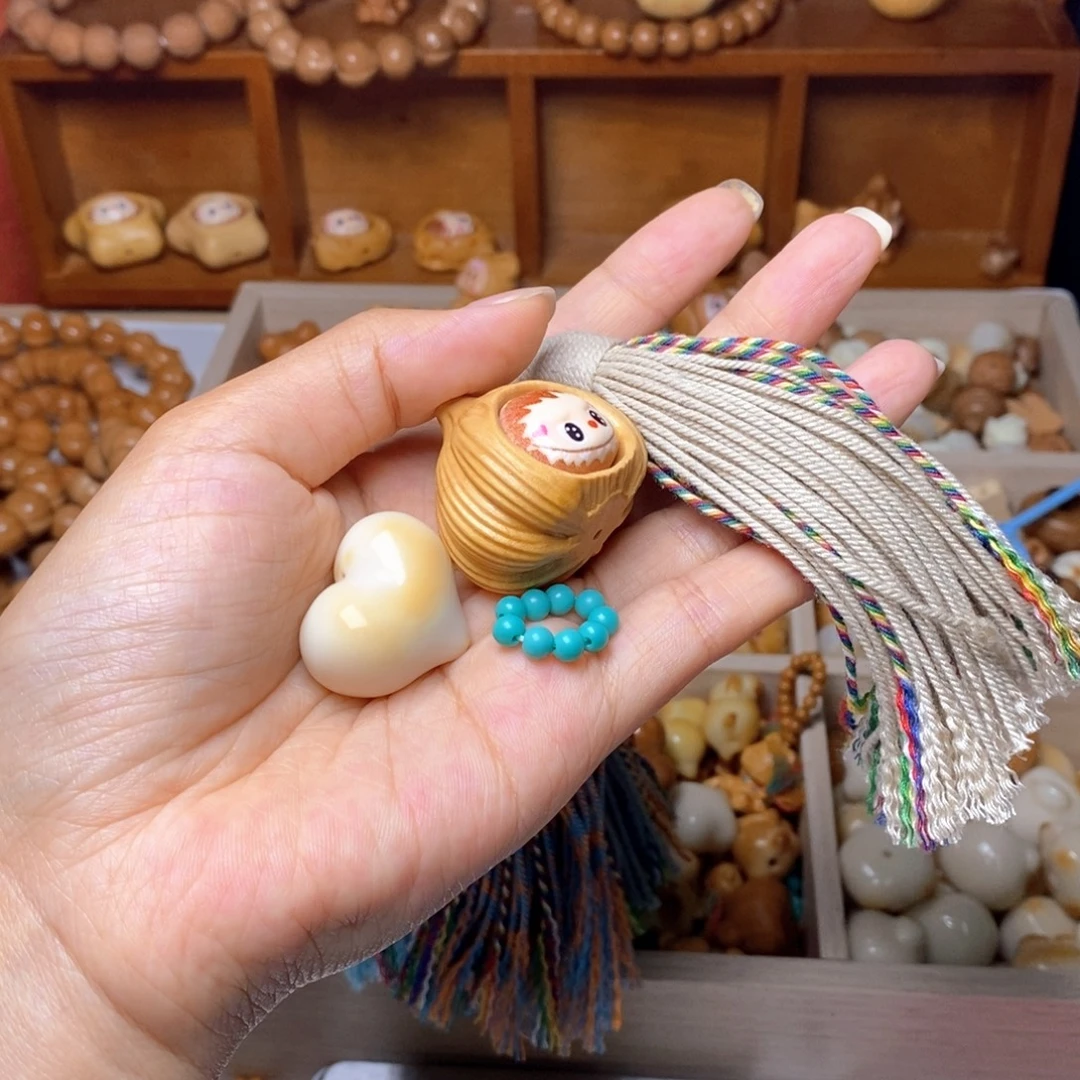 小***～手串猴头核桃爱心绿卡大蒜拉布米色流苏