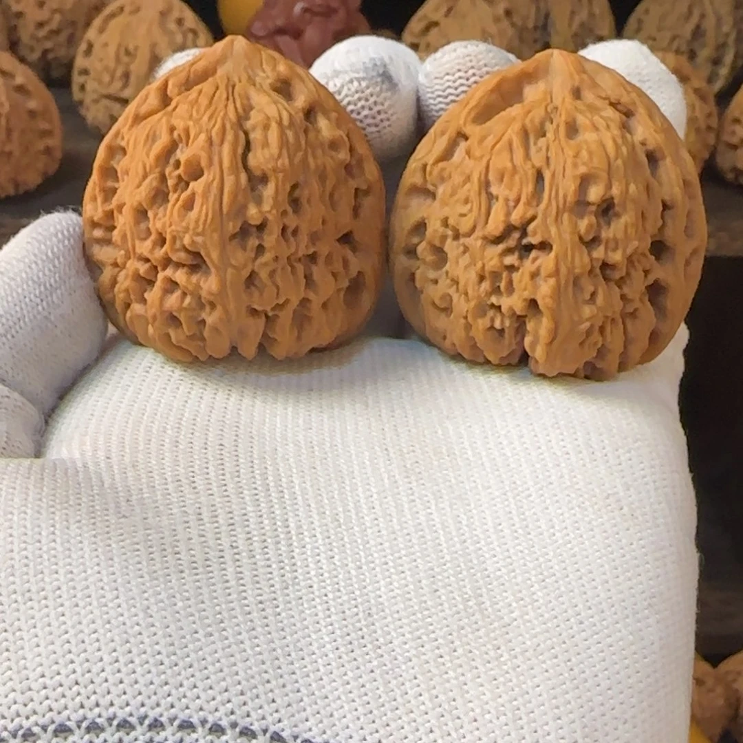 干***友文玩核桃把件南将石41三角磕尖